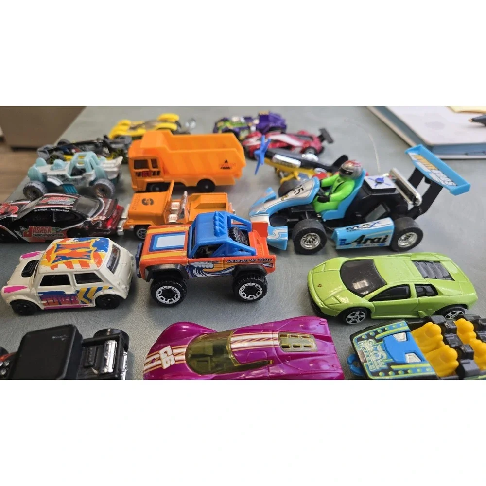 19 Hot Wheels Matchbox Diecast Vehicle Lot BMW Bone Shaker Lamborghini Trucks